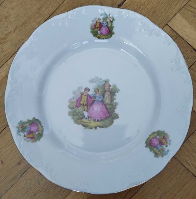 Порцеланови чинии ,Чаши-порцелан,Метална поставка-прибори,кантар,Brita