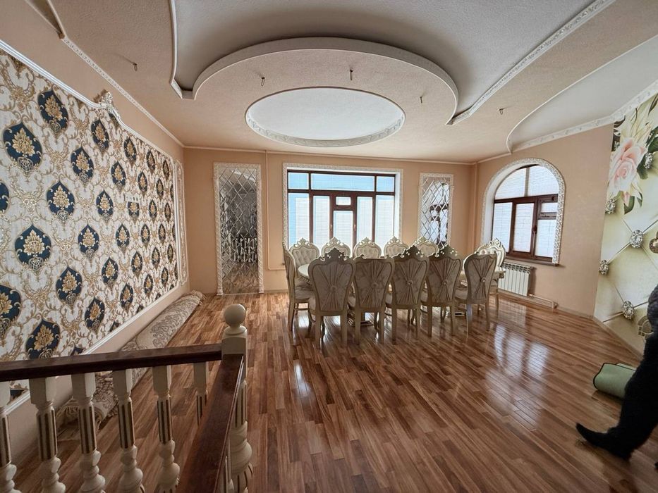 Hovli sotiladi srochni