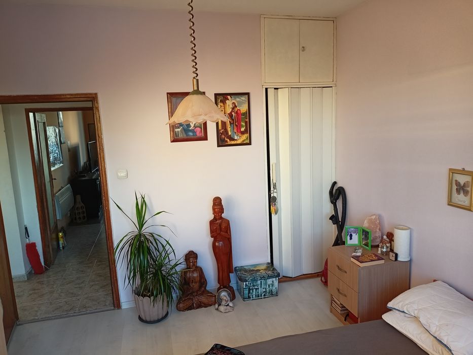 Продава се Тристаен апартамент в Варна, Цветен квартал - 70 кв.м за 2286 €/кв.м - Снимка #5