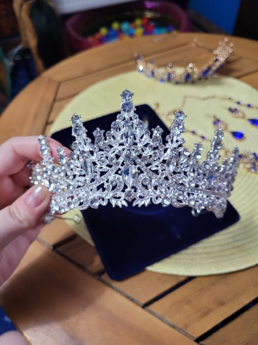 Vând două seturi complete de mireasă