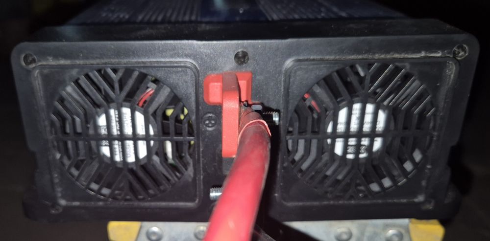 Invertor de tensiune 24V DC la 220-240V AC,
