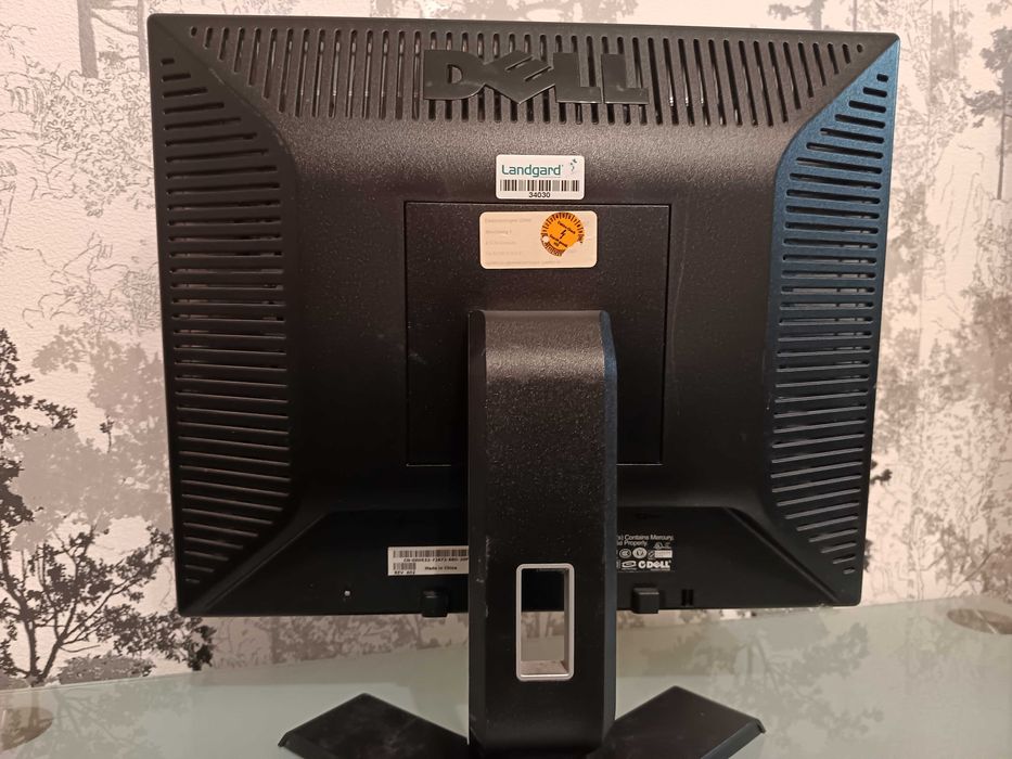 LCD монитор DELL