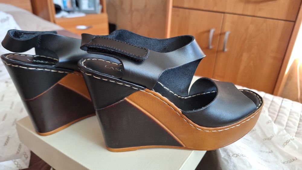 Дамски сандали на платформа