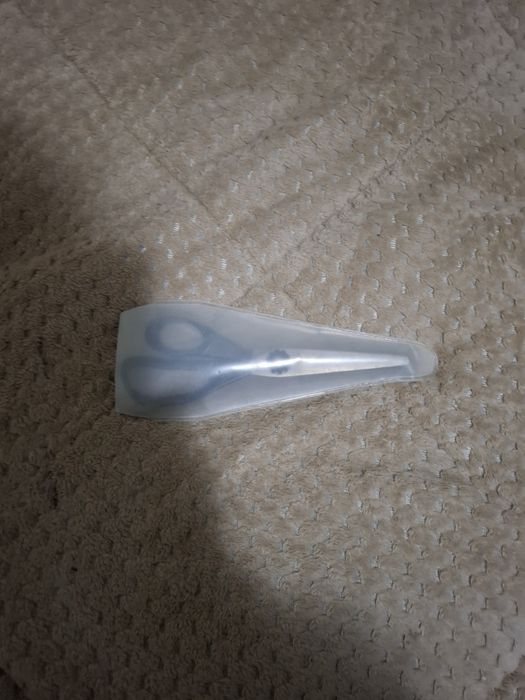 Продавам назъбена ножица