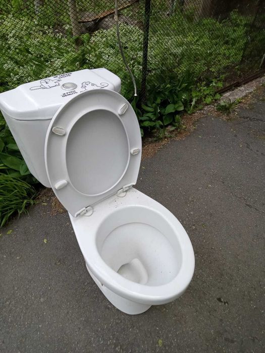 Срочно продам унитаз
