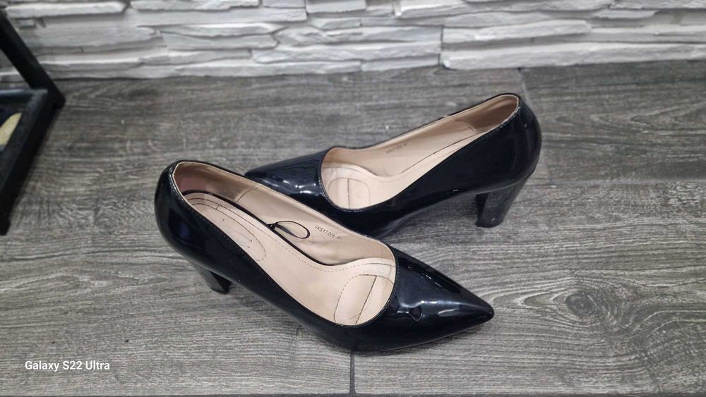 Официални обувки с ток