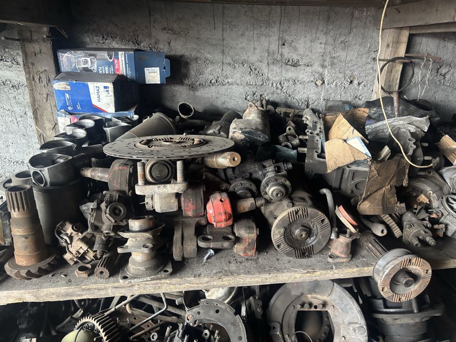 Запчасти камаз имееться много чего