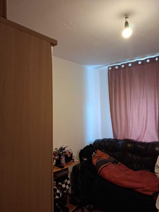 Vind apartament 2 camere decomandat,centrala termica noua,izolat