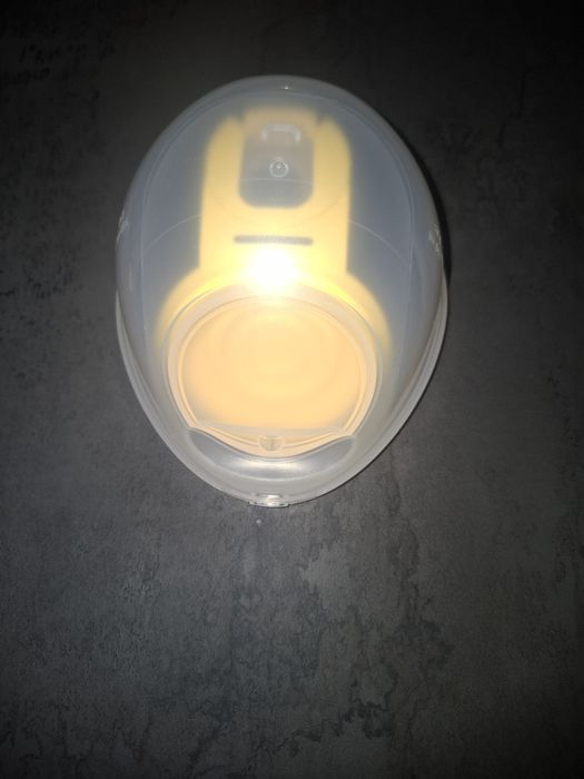 Единична двуфазна помпа за кърма Medela Solo Hands-Free