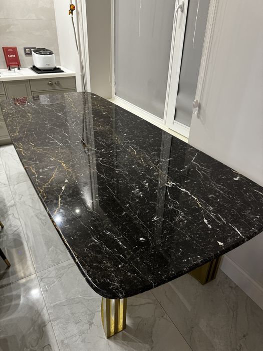 Стол из натурального камня