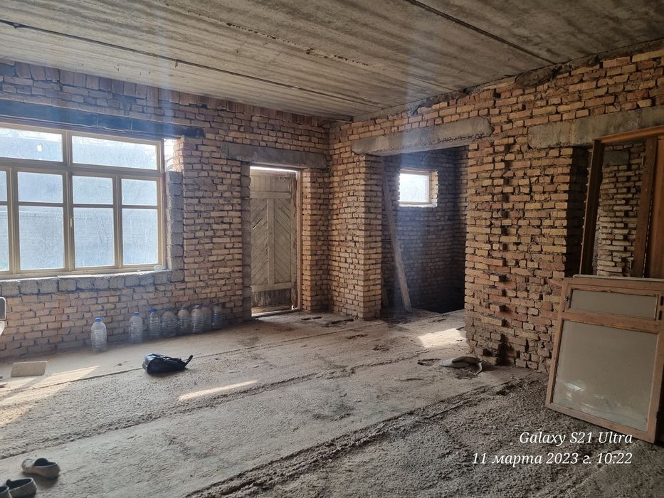 Уй сотилади ёки арендага берилади.