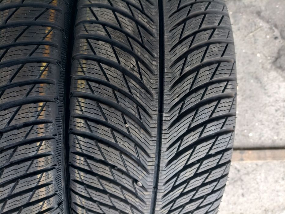 2 anvelope de iarna Michelin 235/45 R19 dot 3820