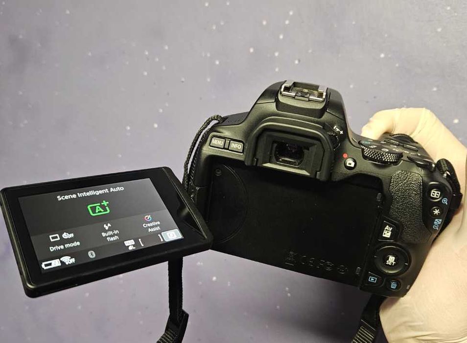Camera canon 250D