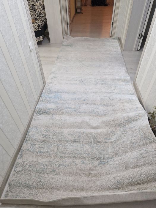 Продам две ковровые дорожки и ковролан