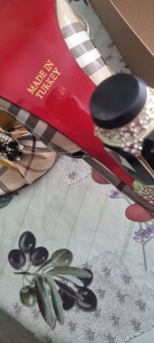 Vand sandale din Turcia