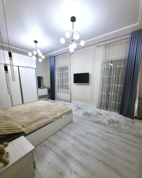 Ikki qavatli kottej sotiladi.