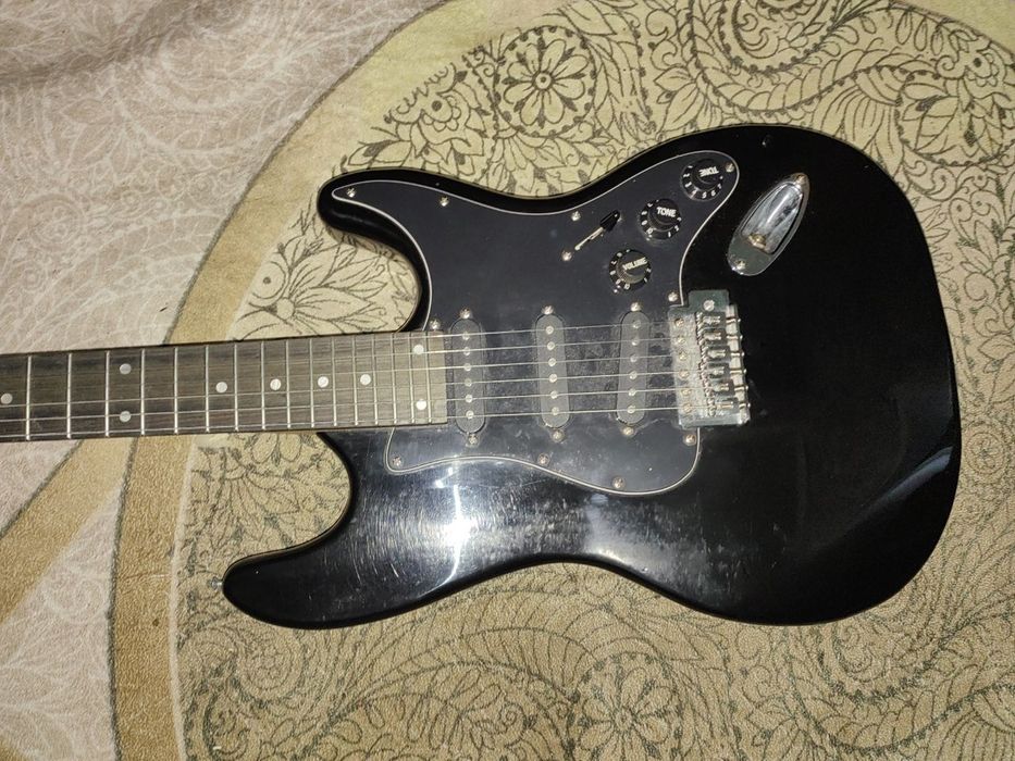 Электро гитара fender Stratocaster