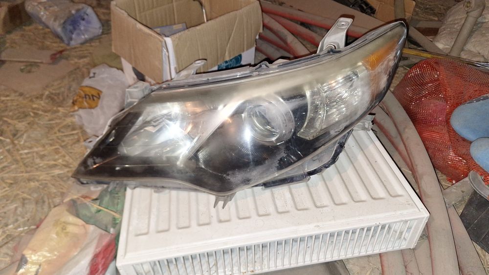 Продам фары на тойоту камри