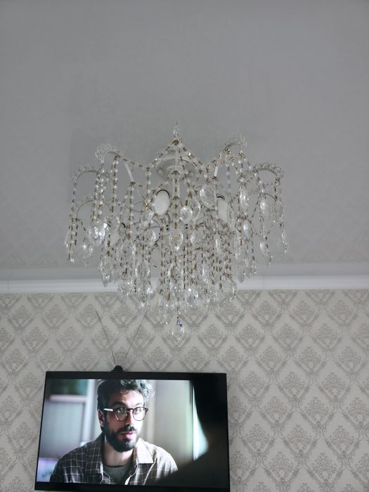 Продам люстру красивую