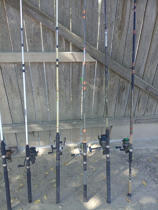 Vând lansete și scule de pescuit