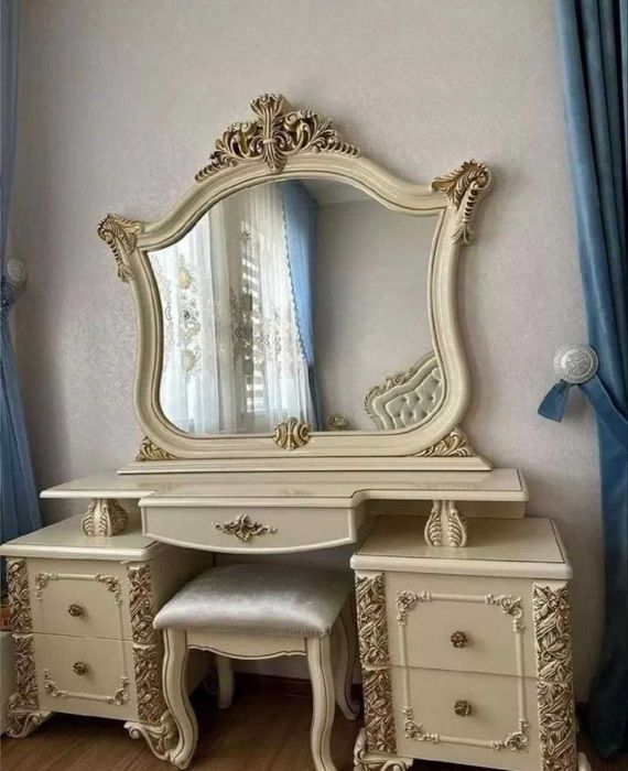 Продам спальный гарнитур.