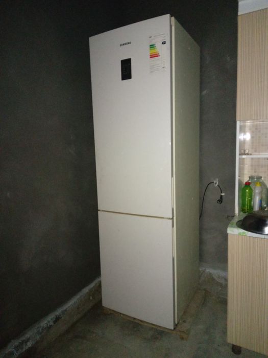 Samsung rb37. Ishlashi yaxshi. 1 yarim yil ishlatilgan