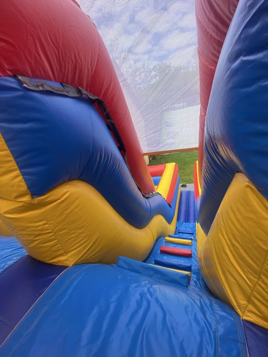 Topogan gonflabil mare de inchiriat la copii pentru evenimente