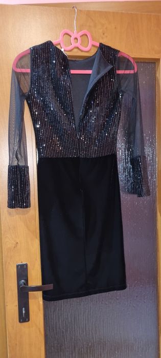 Rochie catifea și paiete