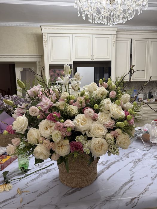 Огромный свежий букет