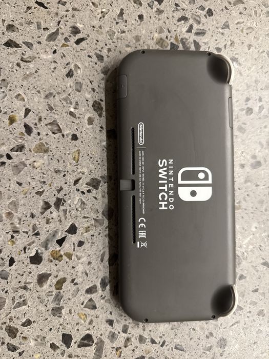 Nintendo switch lite с 3 игри
