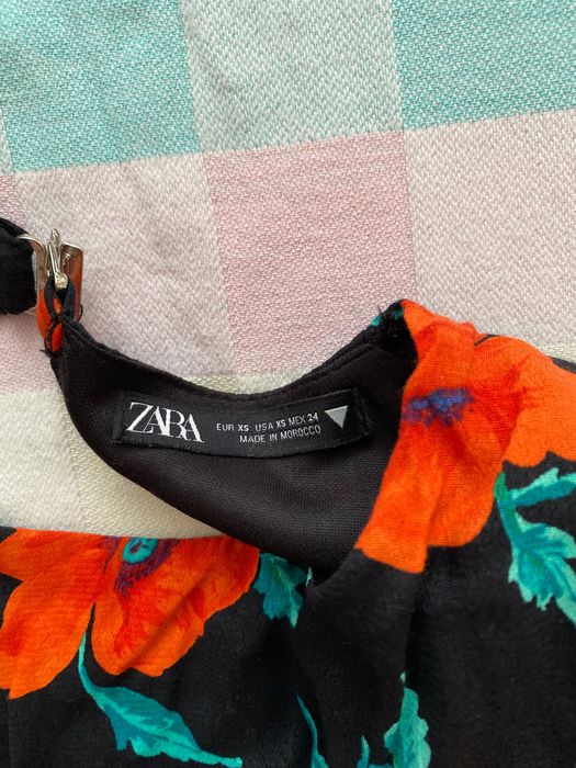 Рокля Zara с гол гръб