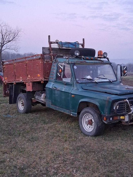 De vanzarae 2 bucăiti aro unu basculabil și servo și unul șimplu