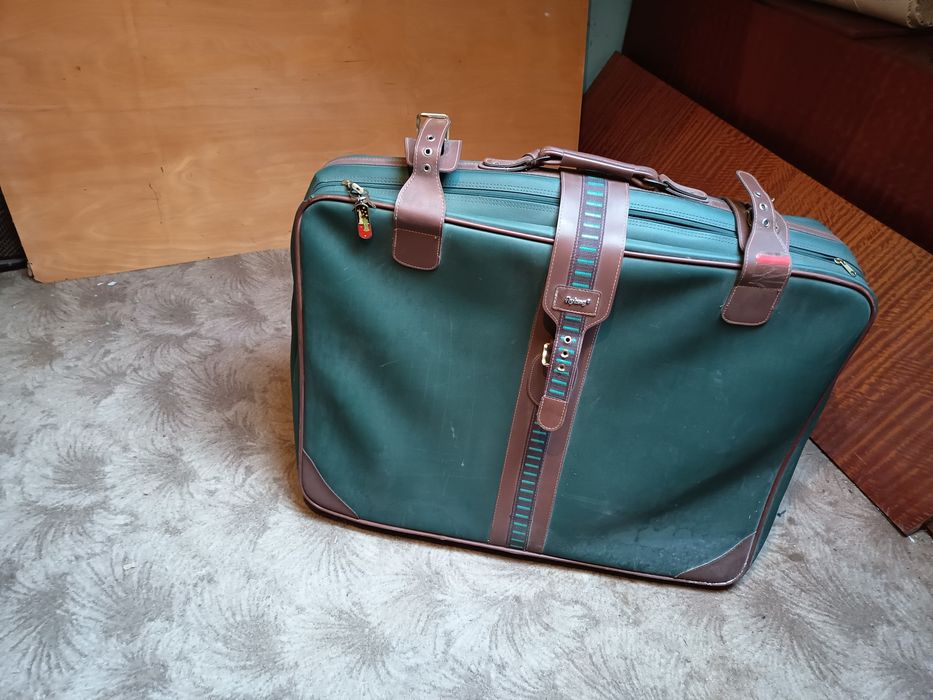 Продава марков куфар добро състояние