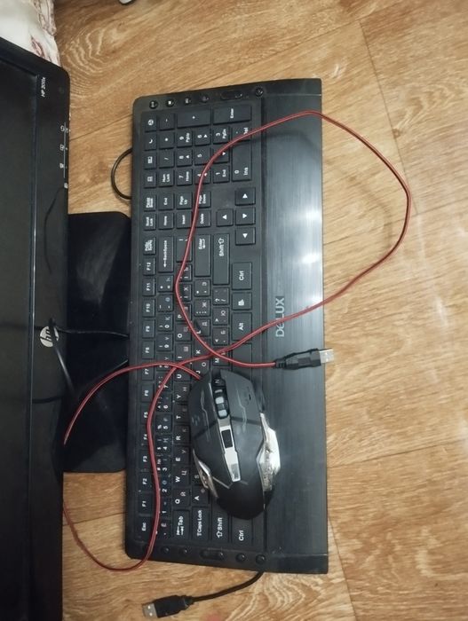 Монитор,+ в подарок клава с мышкой