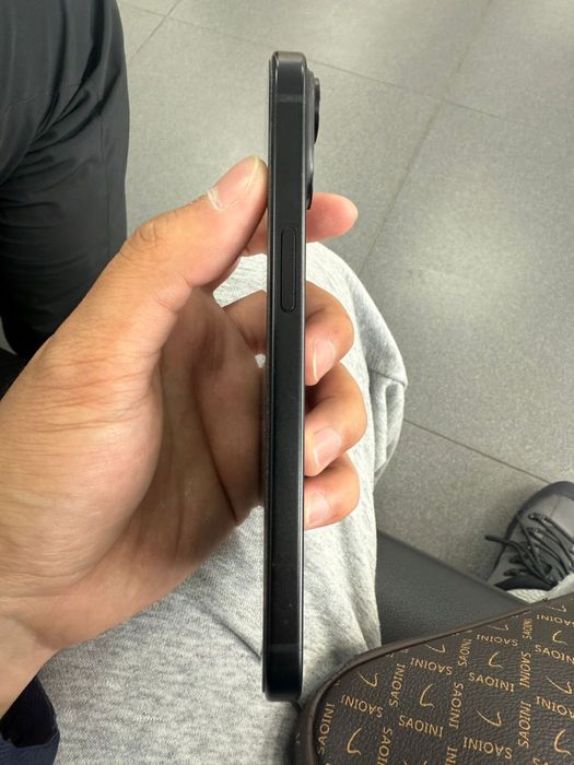 Айфон 15/128 гб.