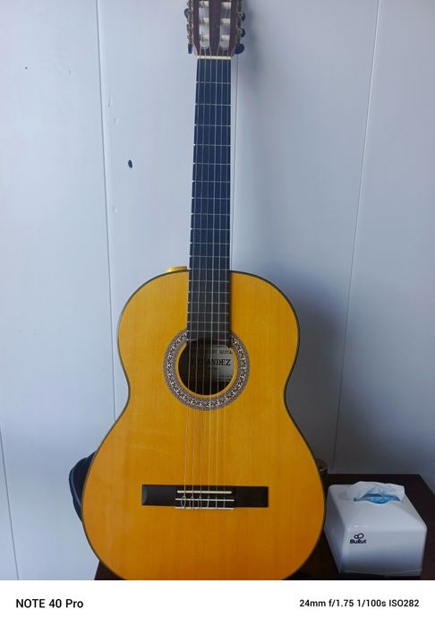 Klassik gitara holati zo'r aybi yo'q chexo kabel bonus