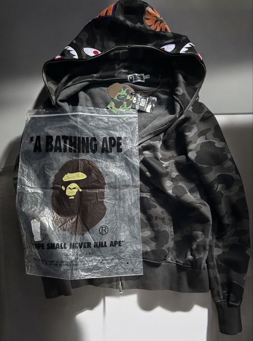 Vand hanorac bape camo original nou!