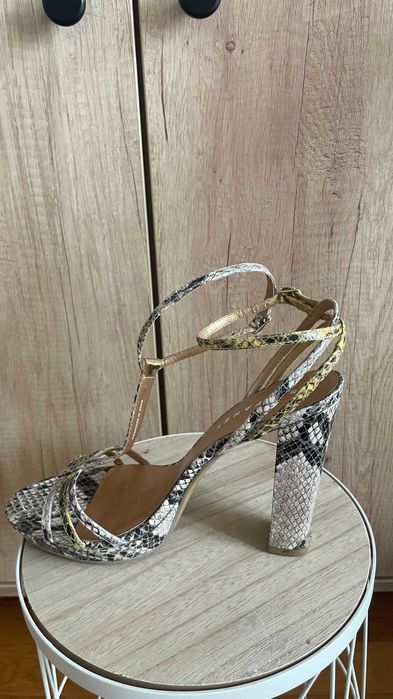 Sandale superbe STEFANEL, model deosebit, marime 39, piele, stare f buna