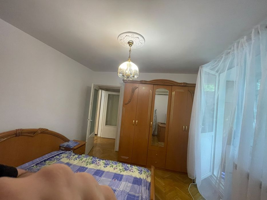 Proprietar, inchiriez ap 3 camere, etaj 1, in centru , Potcoava de aur