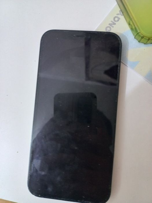 Айфон 12  .    .