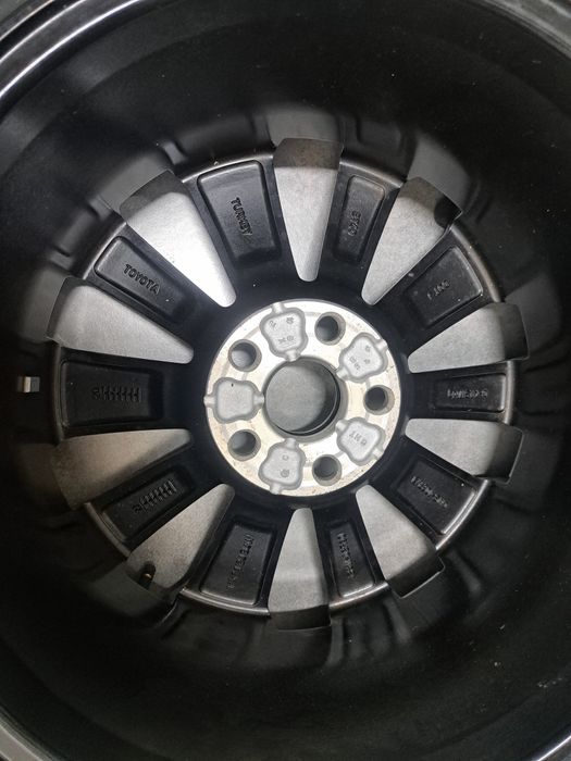 Продам шину с дискомна 17 от короллы