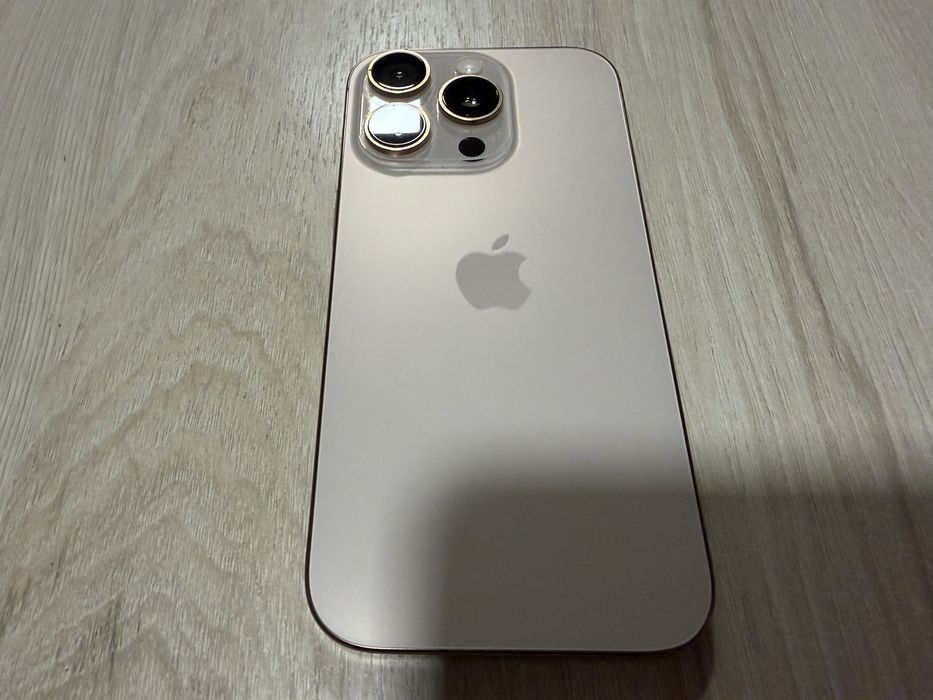 Продавам като нов Iphone 16 pro 256gb.с гарнция