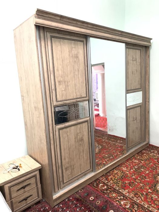 Каплекть спальный и шкаф хороший састаения срочно