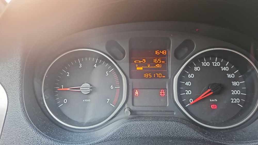 Vând Citroen C-Elysée