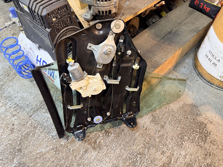 Macara geam spate bmw e93 cabrio