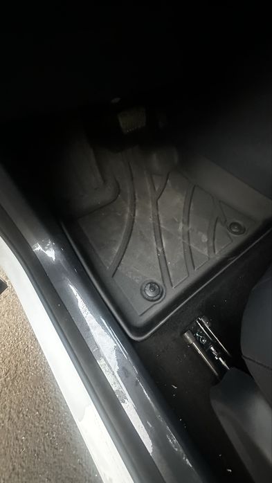 Полик на Geely Galaxy EX5 EM-i