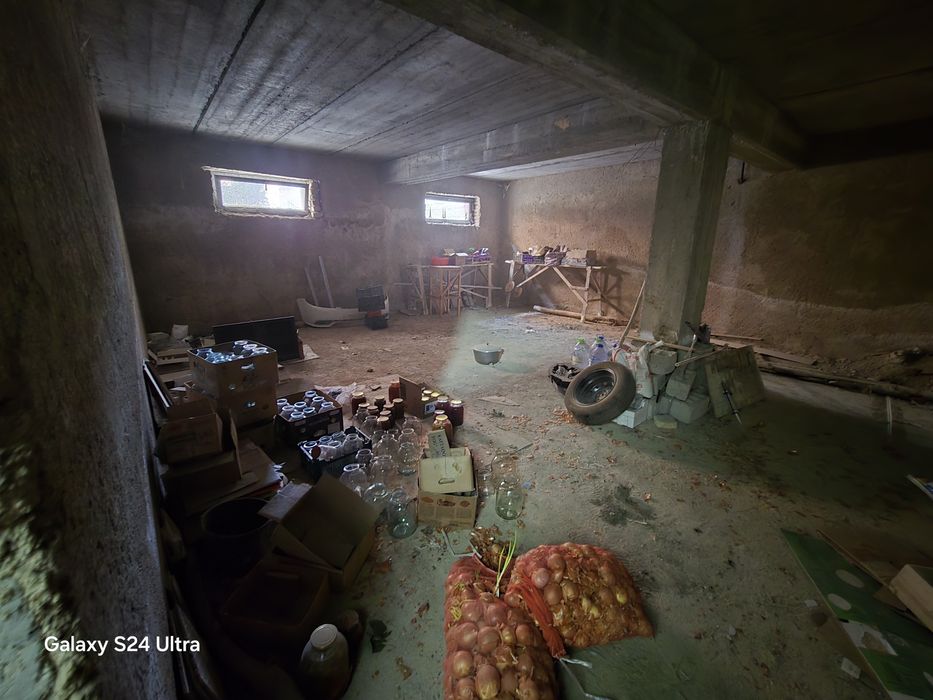 Rudakiy 181 dom yarim podval