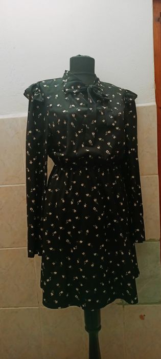 Rochie neagra ...