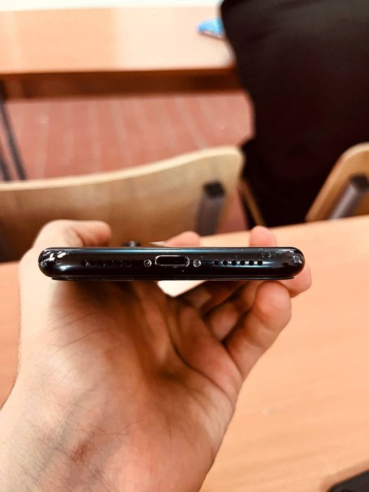 Продам iPhone XR