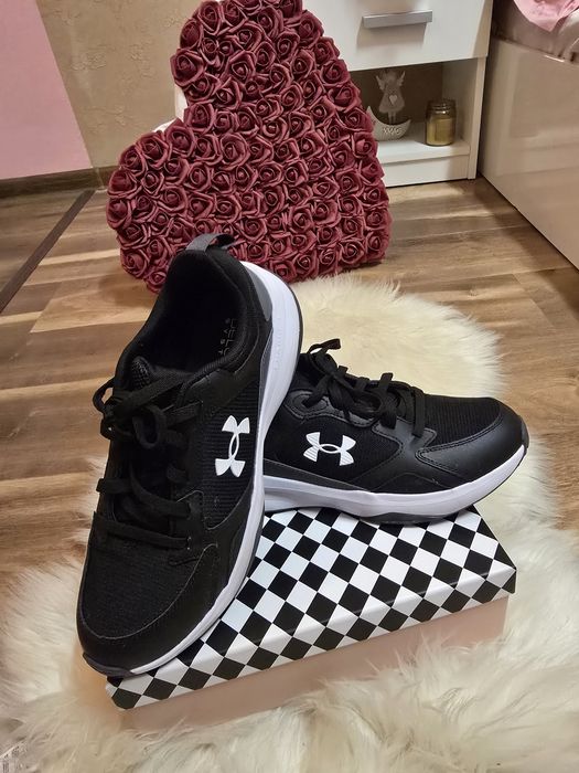 Under Armour  , неразличими от нови